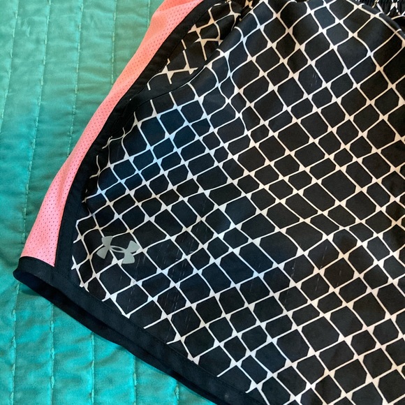 Under Armour Running Shorts - Picture 2 of 4